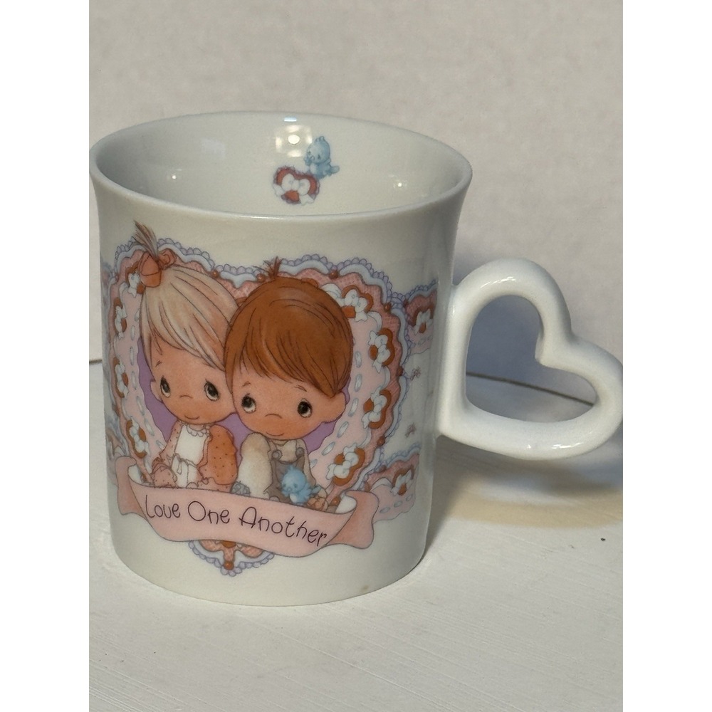 Vintage Precious Moments Coffee Mug "Love‎ One Another" 9 fl. oz Heart Handle